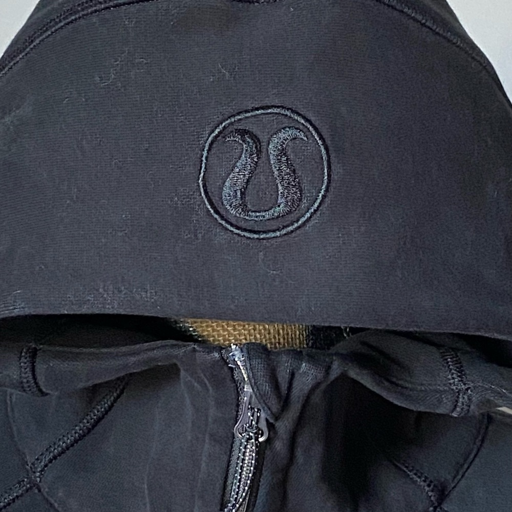 Lululemon Jacket. - Picture 4 of 5